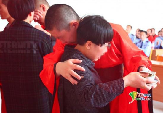 “不能再像从前那样了,我一定好好改造,争取早日回到父母身边。”一位未成年犯当场表示。据悉,通过传统文化教育、亲情教育感化未成年犯,是山东未管所工作中的亮点之一。