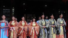 穿汉服行古礼 福建师大学生举办成人礼 