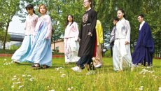 汉服展示民族文化魅力