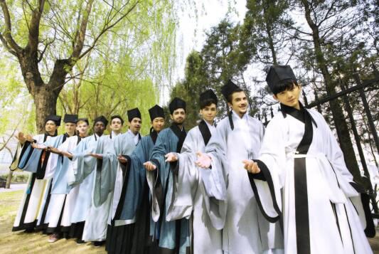 然而帅不过三秒……