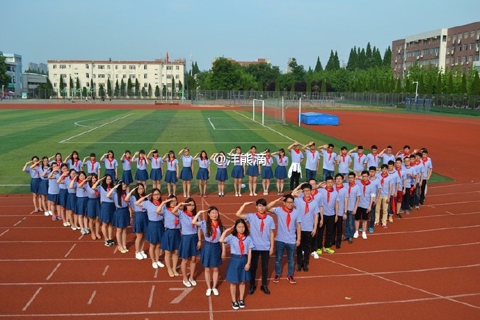 六安皖西学院毕业生拍特色毕业照美女大学生穿汉服留影