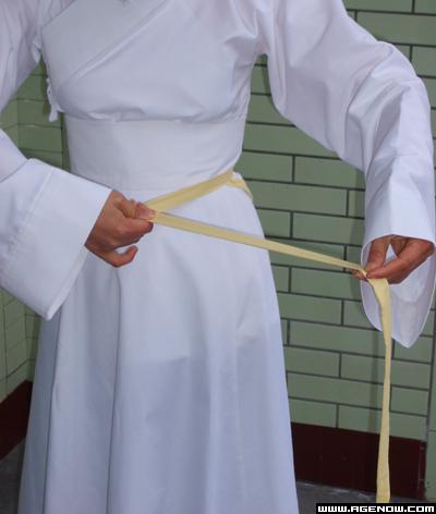 图文介绍 如何穿汉服 曲裾怎么穿-图片5