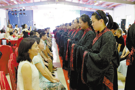 孩子们穿上汉服 举行“成童礼”-图片1