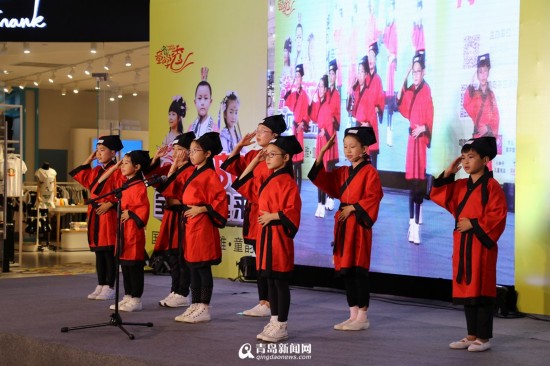 实拍少儿国学大赛 穿汉服诵经典实在太萌了-图片3