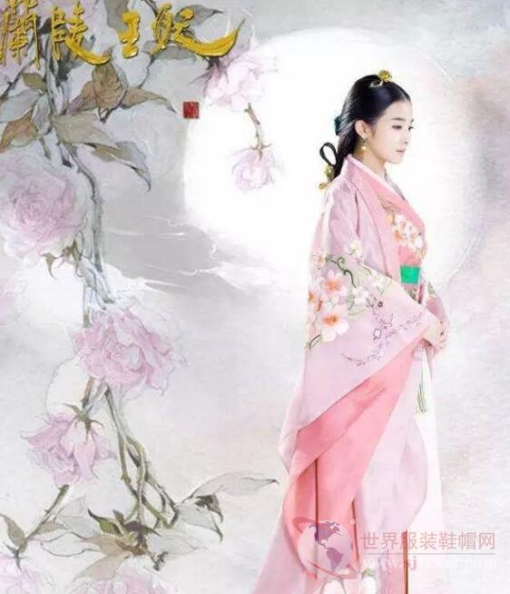 款式多为上俭下丰，衣身部分紧身合体，袖口肥大，裙为多折裥裙，裙长曳地，下摆宽松，从而达到俊俏潇洒的效果。