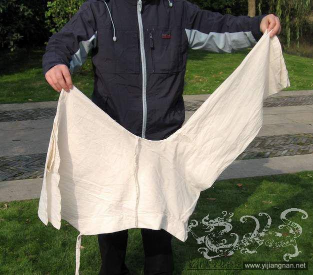 不要以为只有一只袖子，看上图，对折后的效果