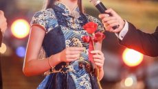 徐娇身着墨鲤抄亮相《我们来了》 少女力爆棚
