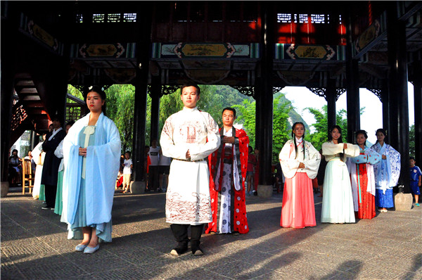 “汉服与七夕结缘两非遗携手”和镇远古城有个约定-图片1