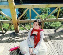 大学女生穿汉服走红 自然不造作