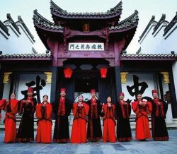 27对恋人穿汉服参加集体婚礼