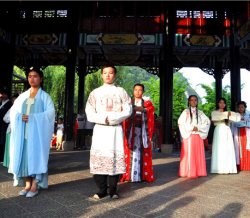 “汉服与七夕结缘两非遗携手”和镇远古城有个约定