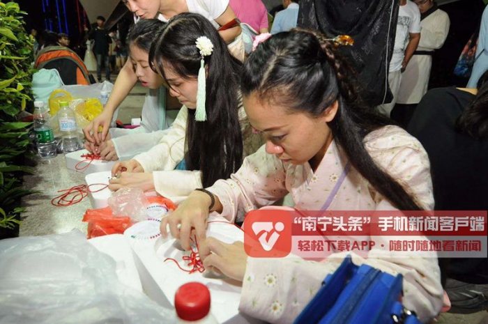 在很多人把七夕节当成情人节来过，其实在古代，这是一个女子的节日。