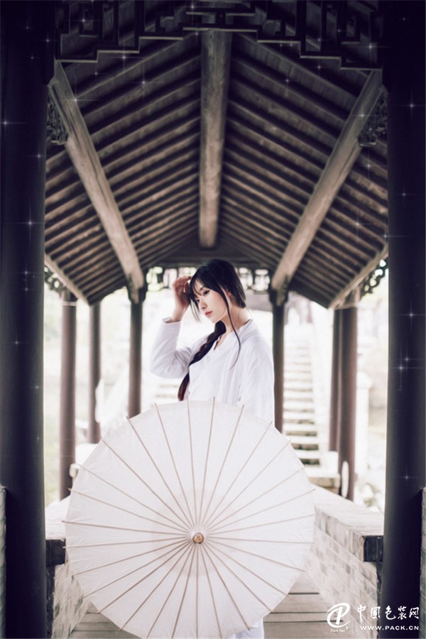 美如水墨画一般的着汉服女子-图片3