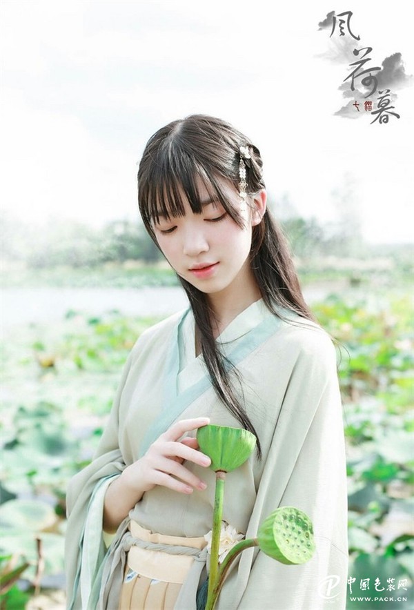 美如水墨画一般的着汉服女子-图片12