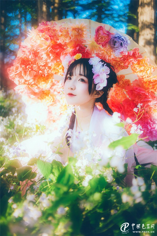 美如水墨画一般的着汉服女子-图片15