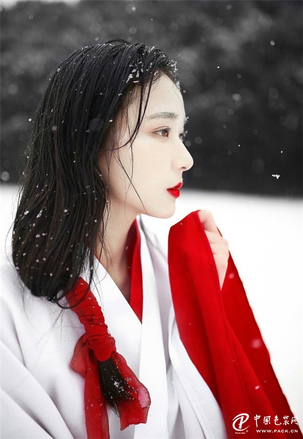 美如水墨画一般的着汉服女子-图片17