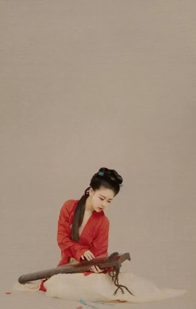 夜峦钟鼓,香山白府,寄情一镜红尘信,不枉人间。