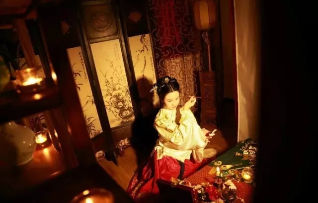 花自飘零水自流,一种相思,两处闲愁。