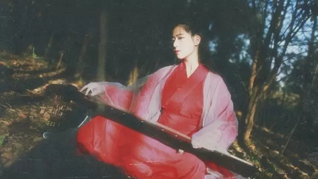 死生契阔,与子成说。执子之手,与子偕老。