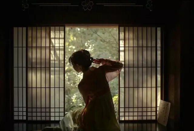 回首向来萧瑟处,归去,也无风雨也无晴。