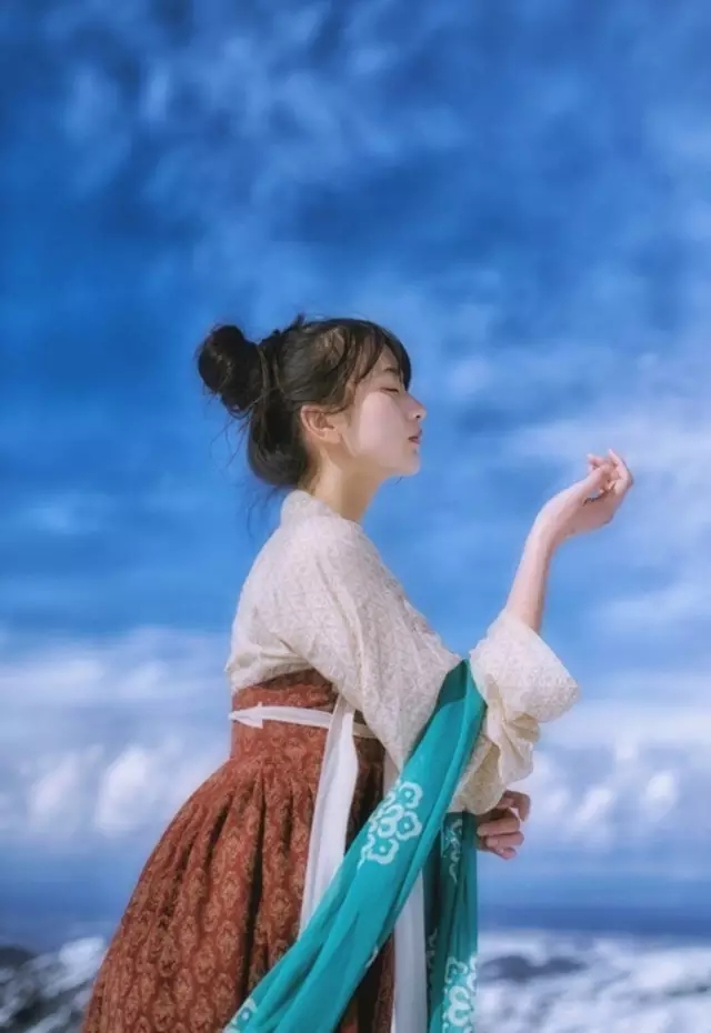 等闲识得东风面,万紫千红总是春。