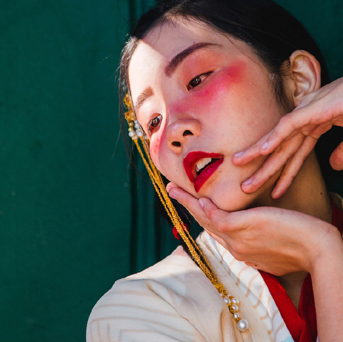 一身汉服，一个镜头，让岁月沉静典雅，让今人惊艳绝尘。