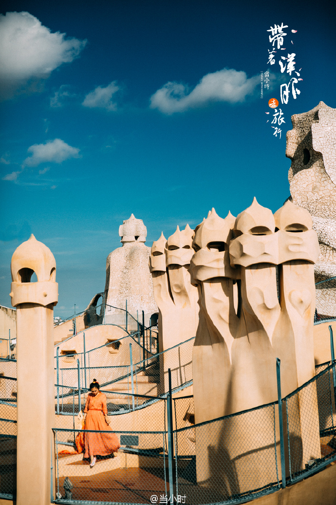 一身轻衣，让美丽的姑娘在现代挥洒出飘逸、典雅，和让人流连的潇洒。