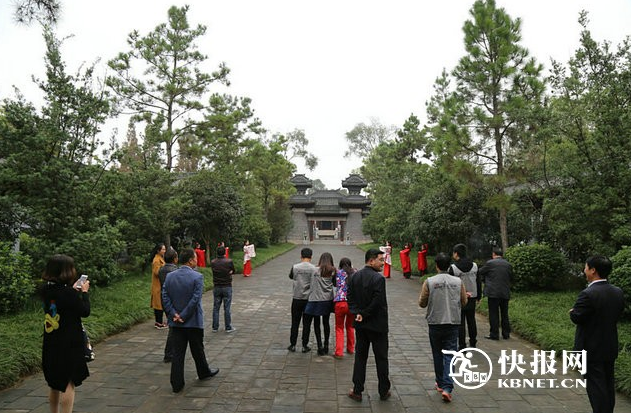 汉服表演为张骞纪念馆更添风景 小小讲解员获众人点赞