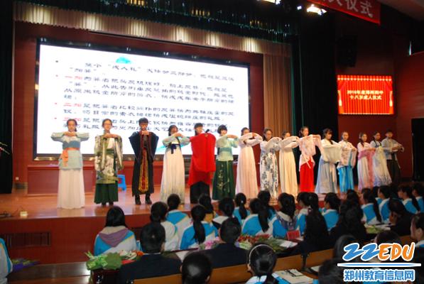 四中汉服社学子为高三学子送上最诚挚的祝福