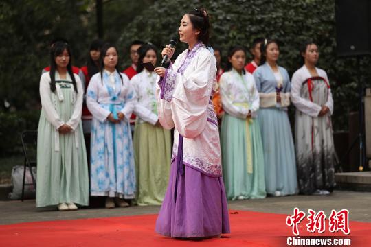 南京大学生着汉服行“冠（笄）礼”-图片5