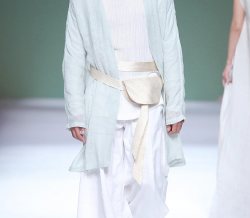 李学庆现身国际时装周 草衣走秀推广新汉服