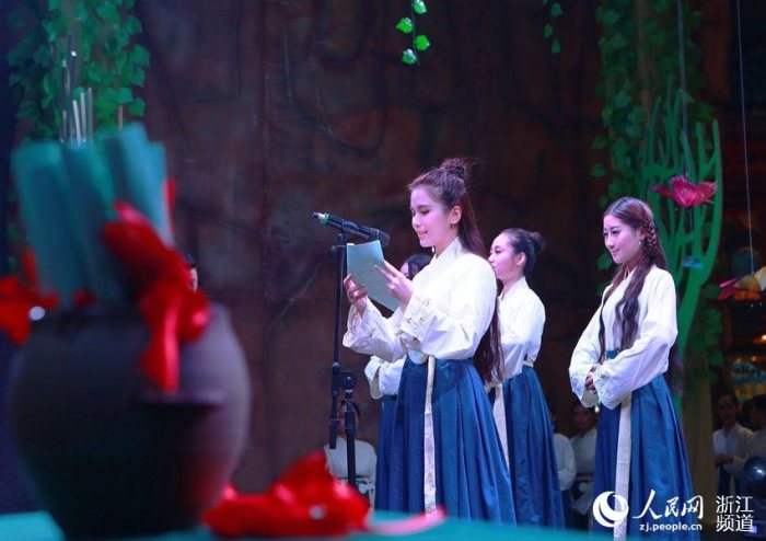 选手朗诵古诗词展示