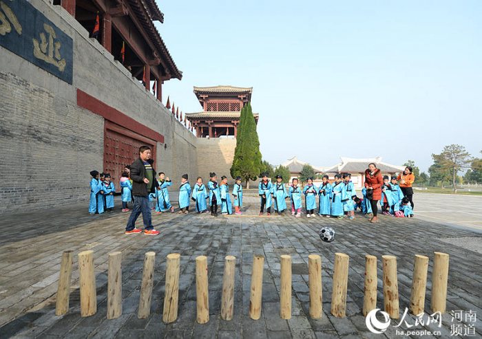 灵宝函谷关：学童着汉服 习汉礼学习传统文化-图片2