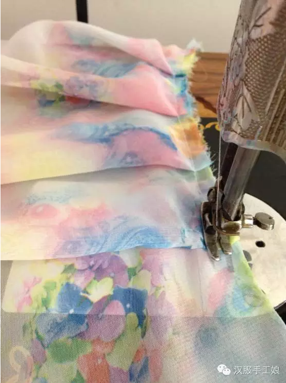 5、折子都打好了，准备打衬裙的折子。