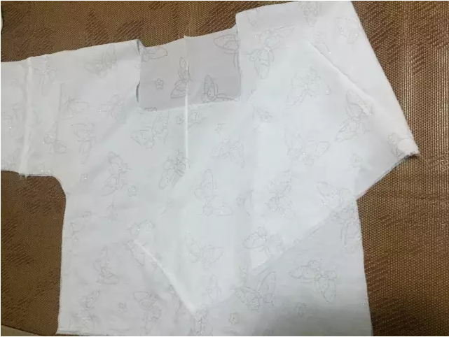 3、用锦带做袖口装饰
