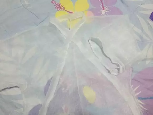 8、衣服下摆处内外层缝在一起