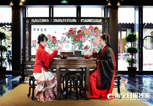 海宁盐官街头惊现汉服美女巡街引围观-图片9