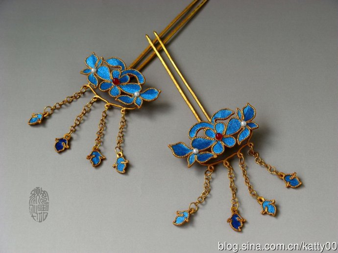 “怀有敬意地，耐心倾听你的材料，并带着一些想象力，这样它会显现出隐藏的智慧。每一种材料，都知道如何为世界奉上终极礼物。”
    
这句话引用自 @高岭KAOLIN 的一则微博文，寥寥数语，深得我心，更是体现在这篇教程的内容里，于是想把它写在篇首。