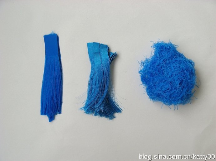 11.所有抽好丝的缎带。这种丝静电非常厉害，注意不要弄乱，整理整齐摆放。