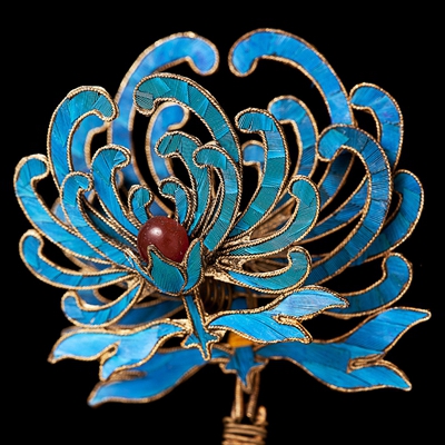 上图只是最简单的“平贴”方式，如果是大块面的翠面，只靠平贴就会显得很呆板，这时候可以尝试用“叠加”的方式来贴丝排：