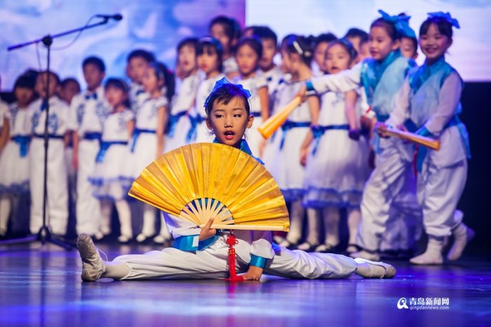 穿汉服弹古琴 这所学校艺术节满是中国风-图片1