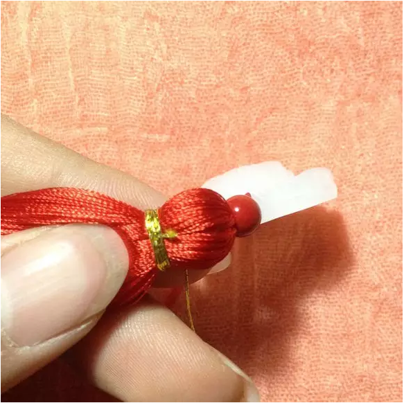 12、缠完之后，留一个长点的线头