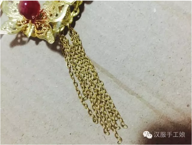 12、完工了，拍照去吧。建议再做个单簪搭配使用，放在头上时更牢固。