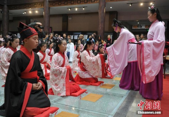 四川乐山36名孩子着汉服行古式成人礼-图片4