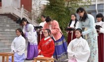 商丘高校上百名大学生身着汉服 举行成人礼