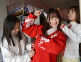 同寝室4姑娘是汉服控 喜欢当“古人”