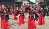 千年遇到你 上里古镇上演汉服秀