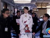 中国首款体验交互机器人亮相上海
