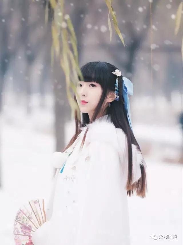 【汉服美图】若似月轮终皎洁,不辞冰雪为卿热。-图片3