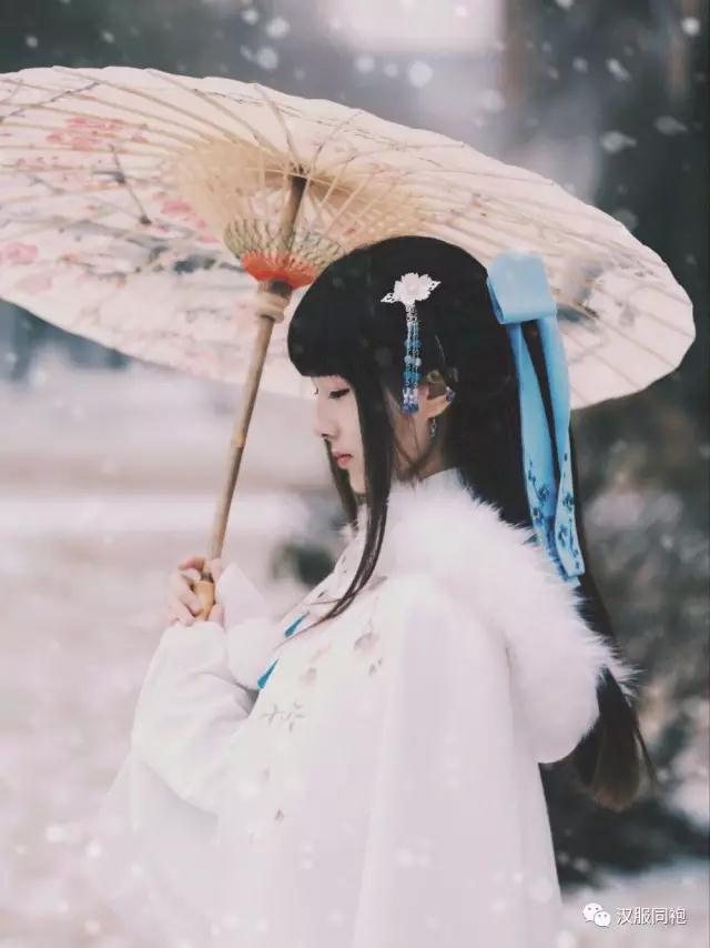 【汉服美图】若似月轮终皎洁,不辞冰雪为卿热。-图片7